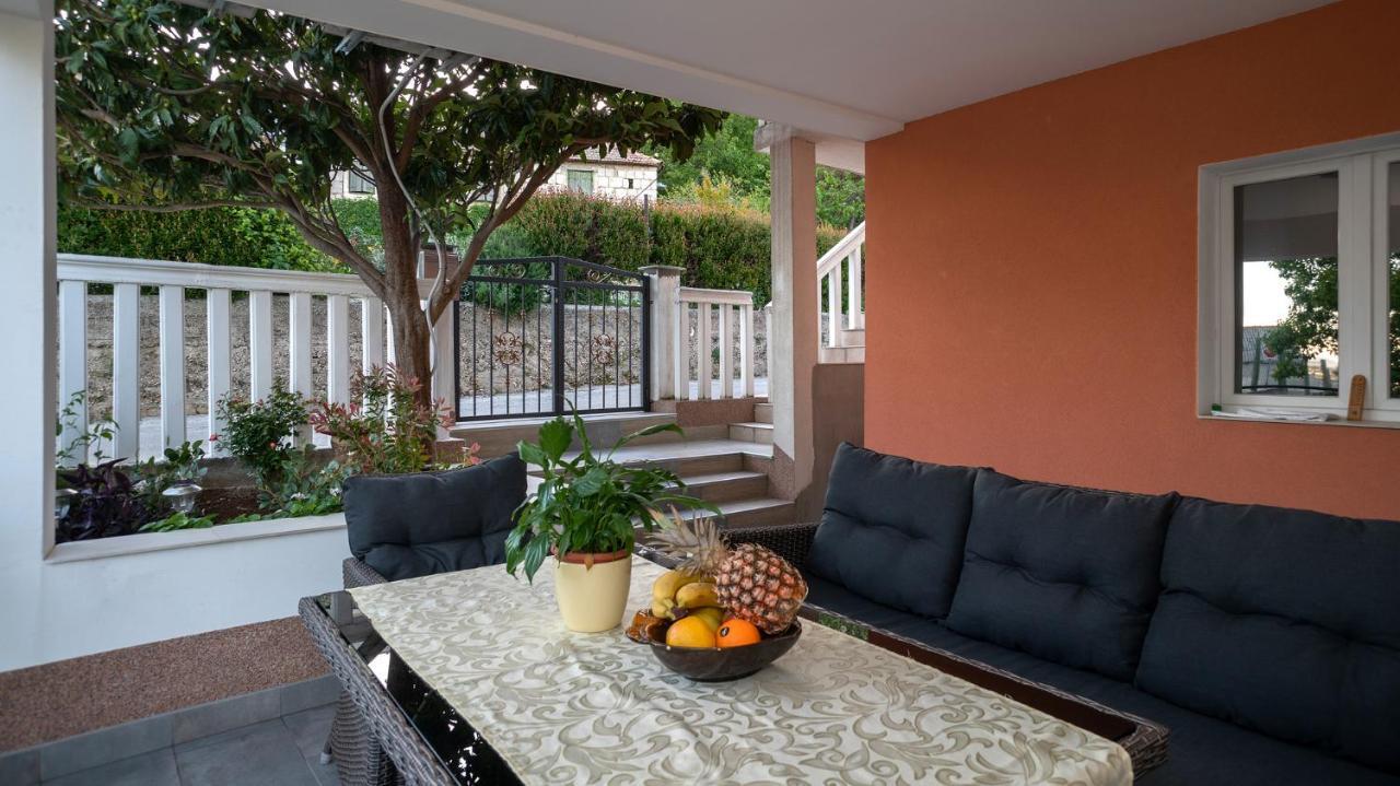 Apartman Karla Solin Exterior foto