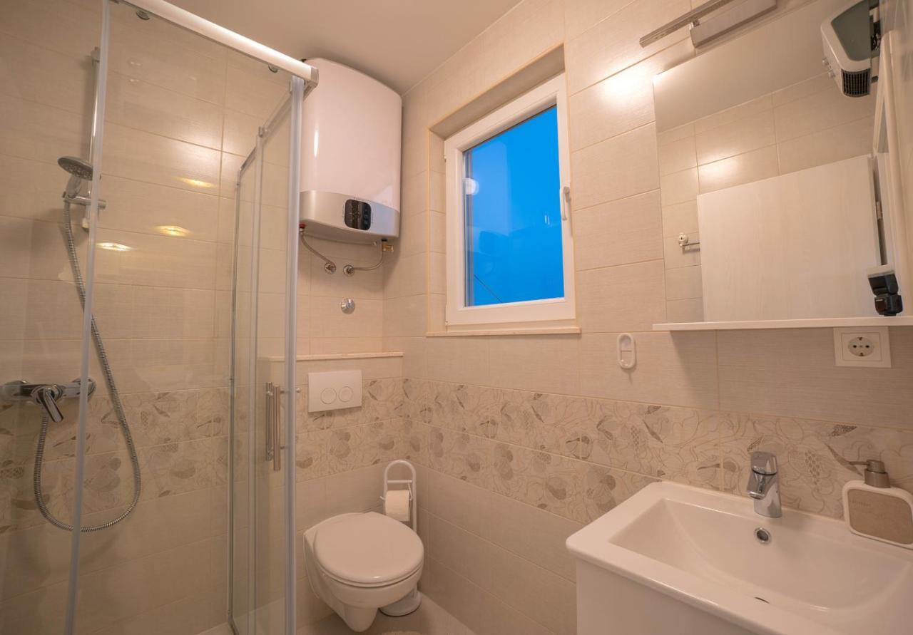 Apartman Karla Solin Exterior foto
