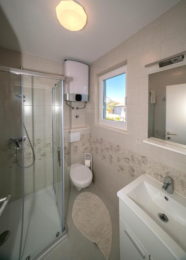 Apartman Karla Solin Exterior foto