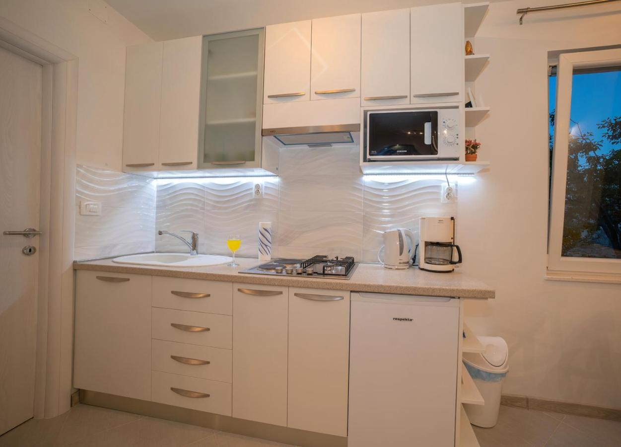 Apartman Karla Solin Exterior foto
